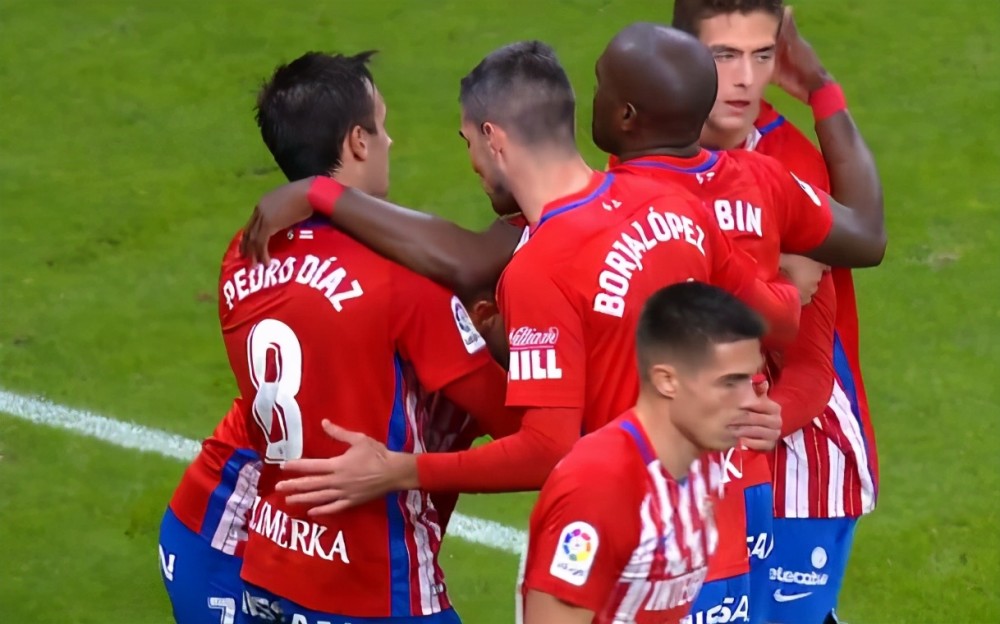  国际米兰锋线发威，四比一横扫劲旅重返榜首