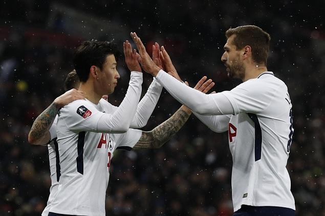  孙兴慜梅开二度，热刺逆转维拉重返前四  